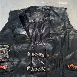 Men’s 3X Diamond-Plate Buffalo Leather Black Leather Vest with Patches